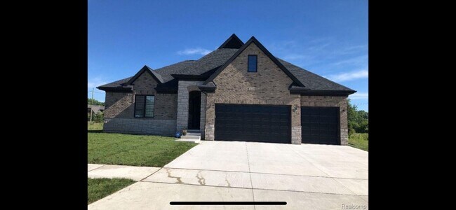 Foto del edificio - 3 Bedroom Single Family Home in Utica