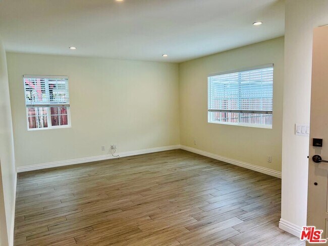 Foto del edificio - 704 N Tajauta Ave