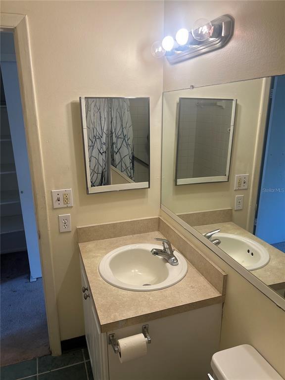Foto del edificio - 2716 Hidden Lake Blvd