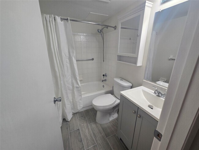 Foto del edificio - 4334 Arrow Tree Dr