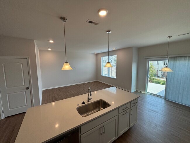 Building Photo - 1502 Salt Springs Dr