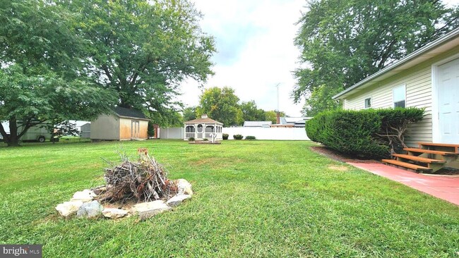 Foto del edificio - 7489 Old Beach Rd