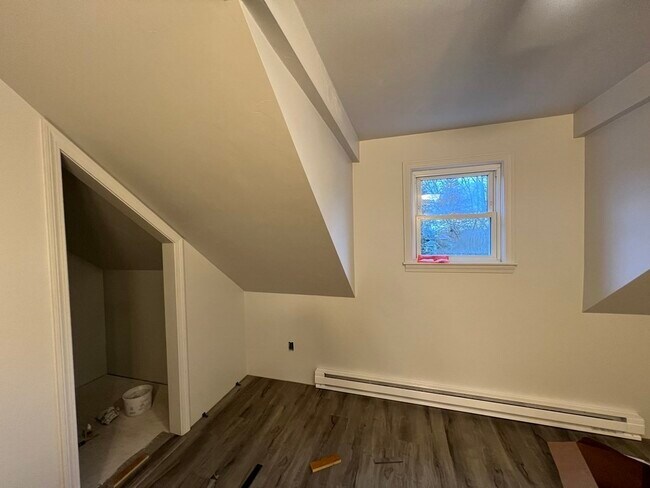Building Photo - 20 Elm St