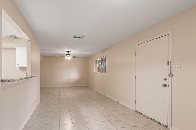 Building Photo - 909 Ave I