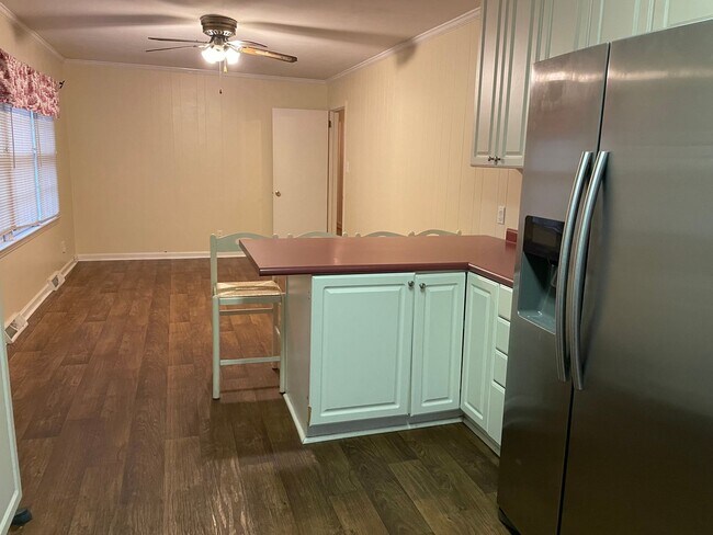 Building Photo - Spacious 3 Bedroom Home On W Cornwallis