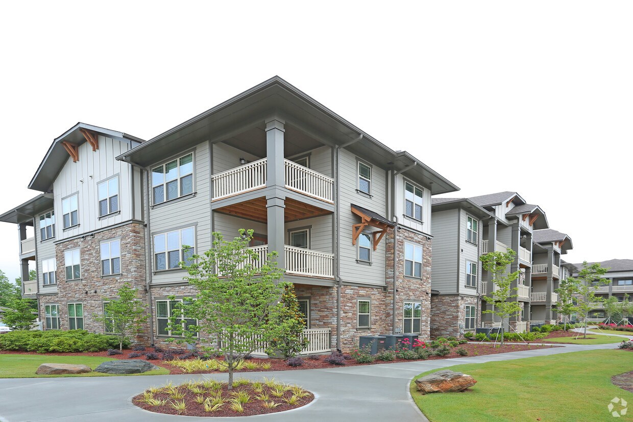 Sugarloaf Summit Apartments in Lawrenceville, GA