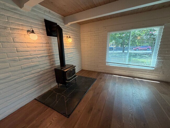 Foto del edificio - Duplex for Rent in Central Davis – Perfect for UC Davis Students