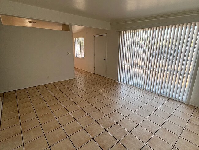 Foto del edificio - 4302 E 32nd St