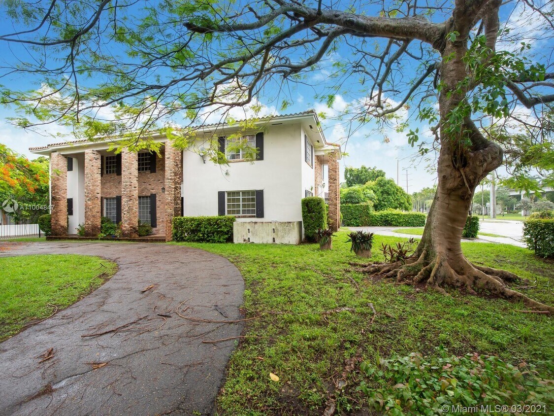 5499 Granada Blvd Unit 0, Coral Gables, FL 33146 Condo for Rent in