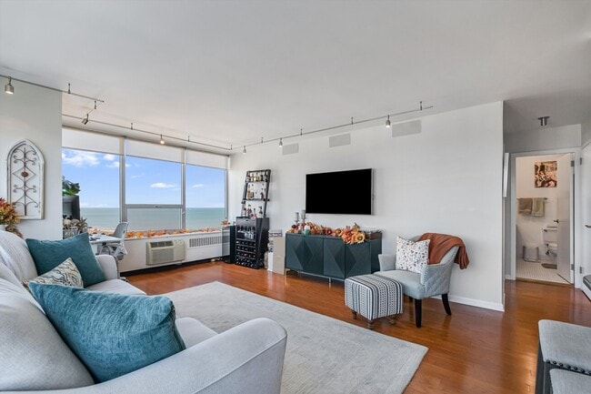 Foto del edificio - 70 W Burton Pl