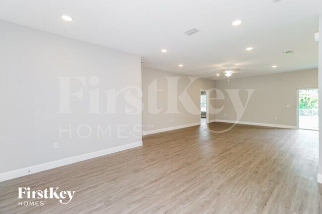 Building Photo - 356 Garbelmann St
