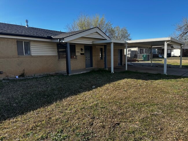 Building Photo - 2701 SW 65th St