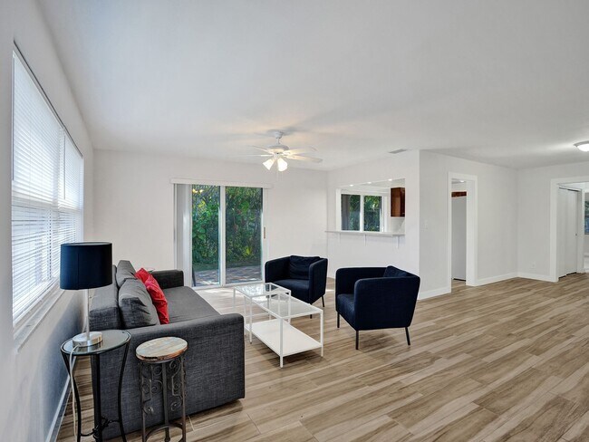 Building Photo - 6599 NE 7th Ave