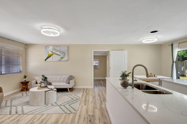 Building Photo - 140 W 31st St