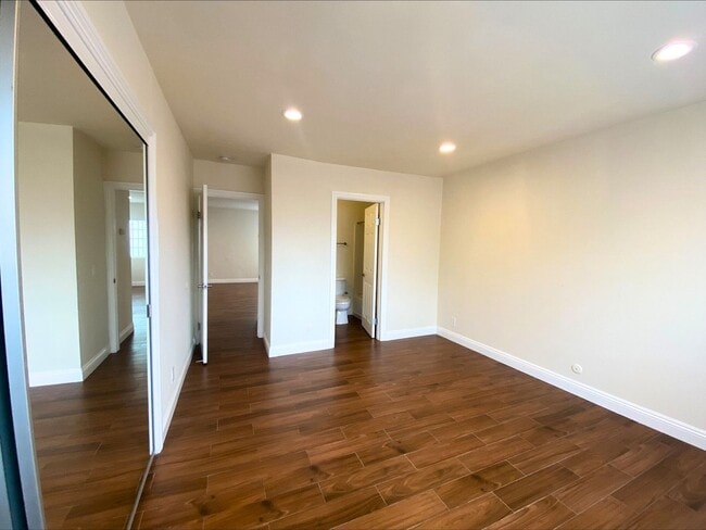 Building Photo - Luxury Spacious 2BD Apartment Home! Minute...