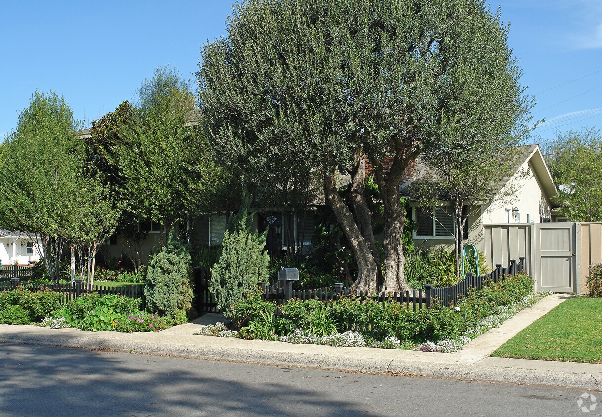 Building Photo - 428-434 Irvine Ave