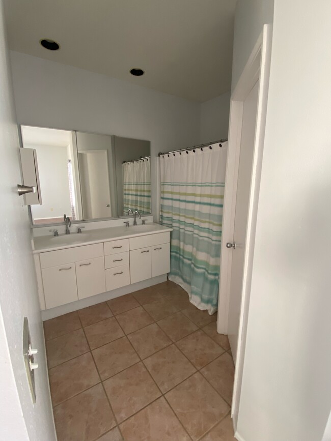MASTER BATHROOM - 27815 Crown Court Cir