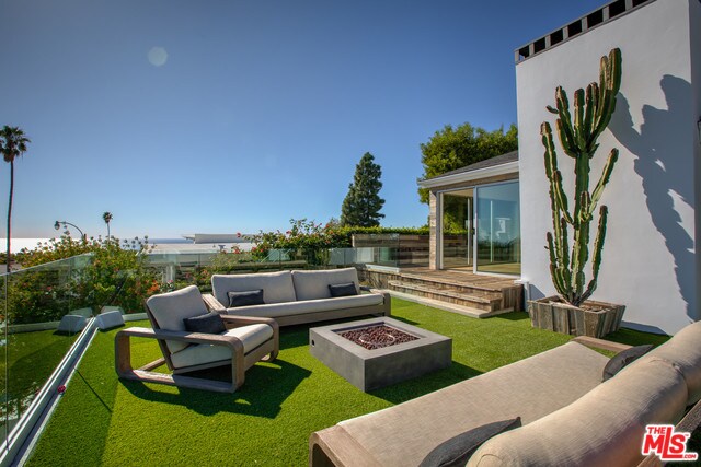 Building Photo - 1239 Las Pulgas Rd