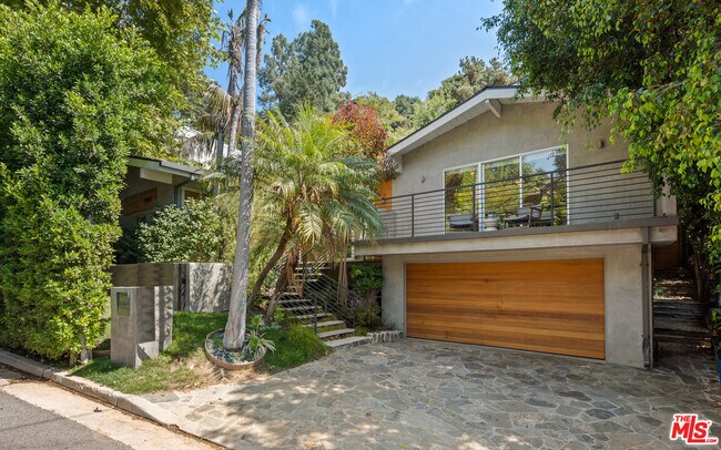 Building Photo - 9336 Hazen Dr