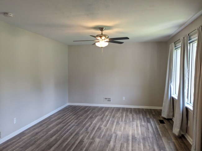 Foto del edificio - 2525 Veronica Dr