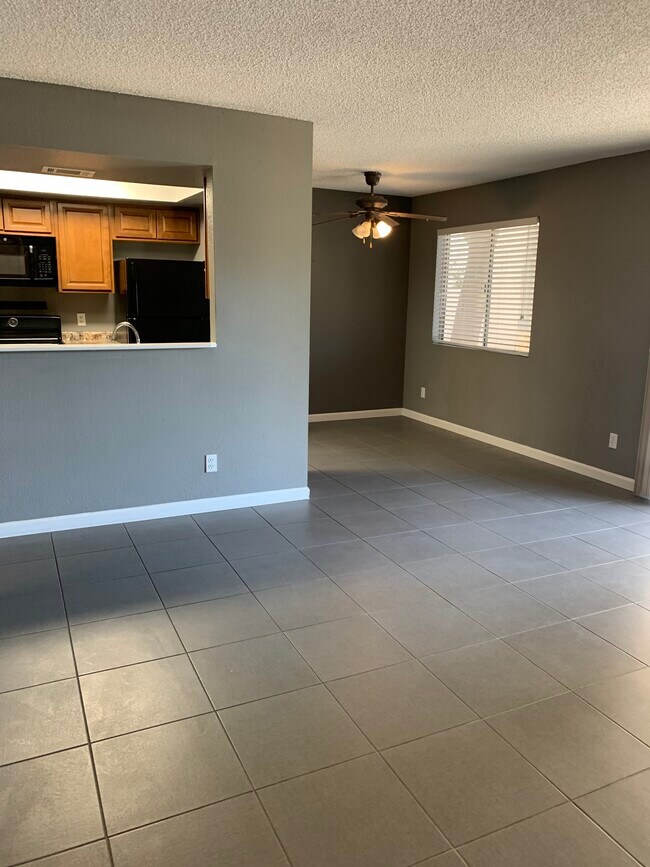 Living - 616 S Hardy Dr