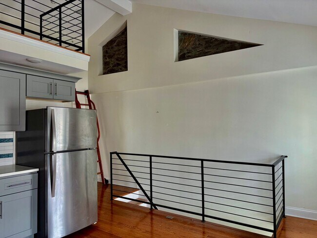 Foto del edificio - 6607 Ridge Ave