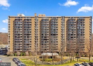 Building Photo - 6100 Westchester Park Dr