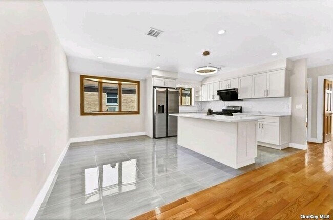 Foto del edificio - 194-08-194-42 42nd Ave