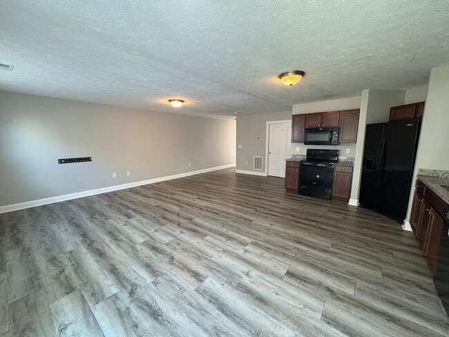 Foto del edificio - 1310 Providence Blvd NW
