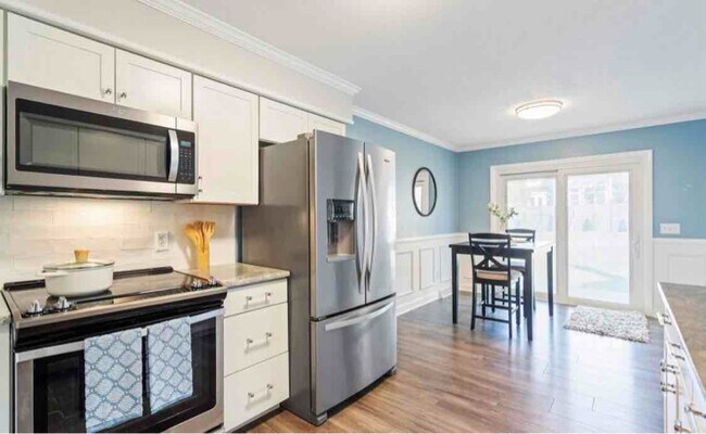 Foto del edificio - 617 Porters Neck Rd