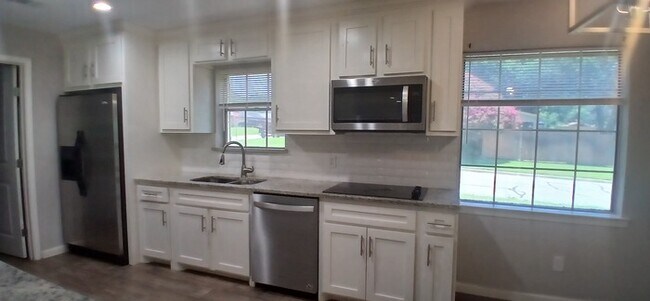 Foto del edificio - Beautiful 7 beds 3 baths in Ryanwood!