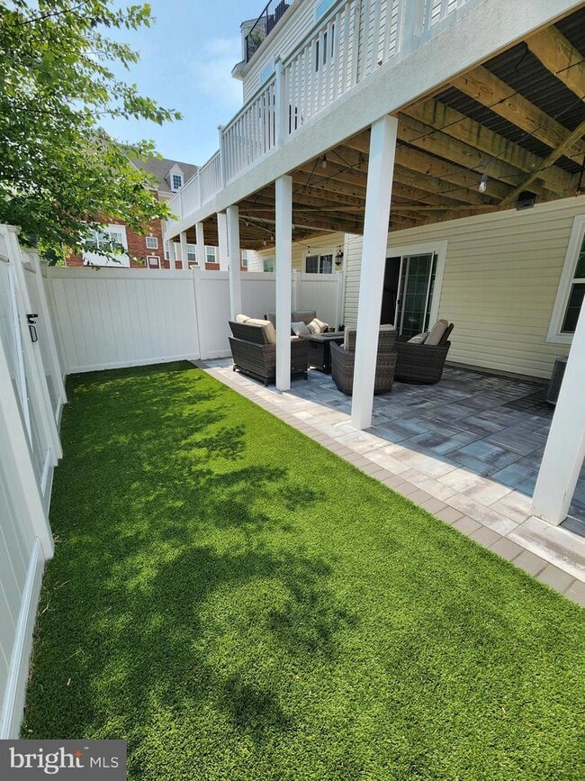 Building Photo - 1520 Witchhazel Cir