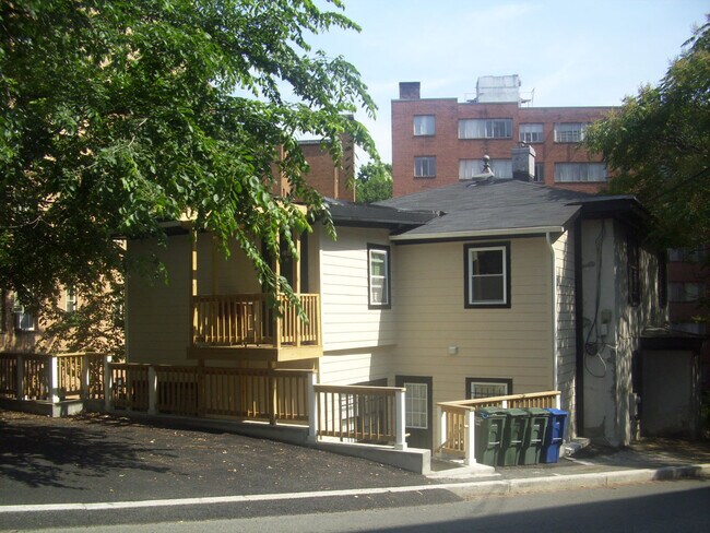 Foto del edificio - 2814 Quarry Rd NW
