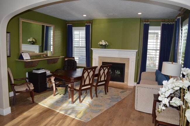 Building Photo - Luxurious 4-Bedroom Home with Mother-in-Law Suite