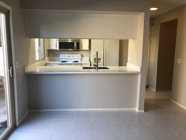 Foto del edificio - Wonderful 3 Bed, 1.5 Bath Upgraded Condo w...