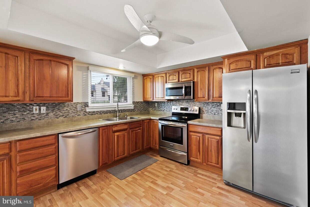 38 Jupiter Dr, Washington Township, NJ 08080 House Rental in