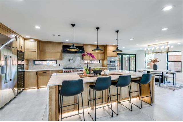 Foto del edificio - 9611 Fallbrook Dr