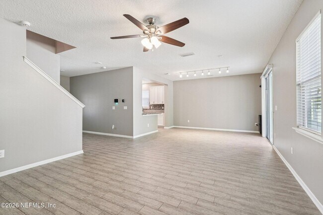 Foto del edificio - 404 Hepburn Rd