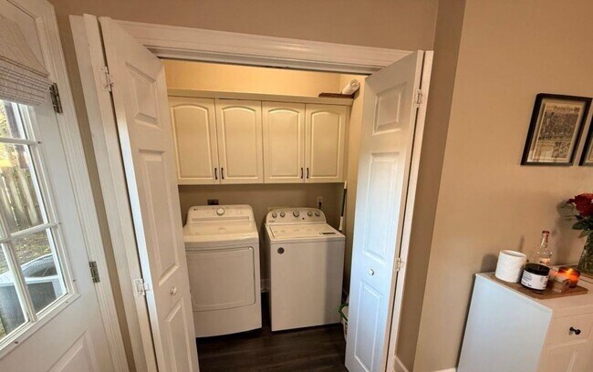 Foto del edificio - 3 Bed 2.5 Bath Single-Family Townhouse