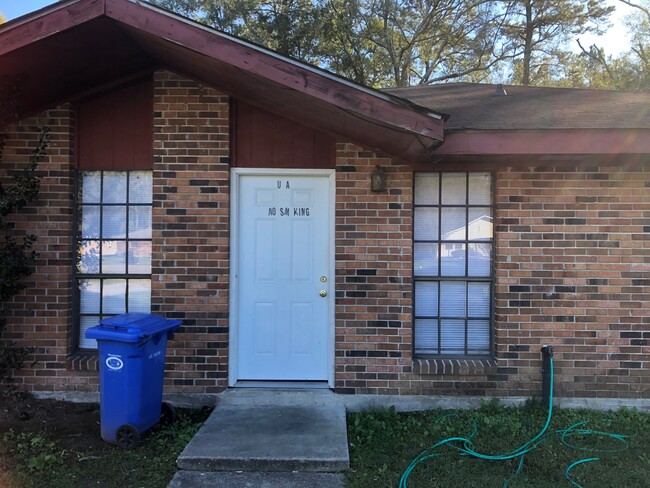 Building Photo - 137 Clinton Ct