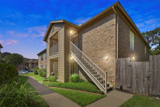 Building Photo - 1311 Antoine Dr