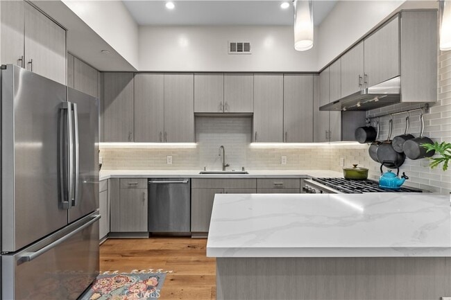 Foto del edificio - 4322 Gentry Ave
