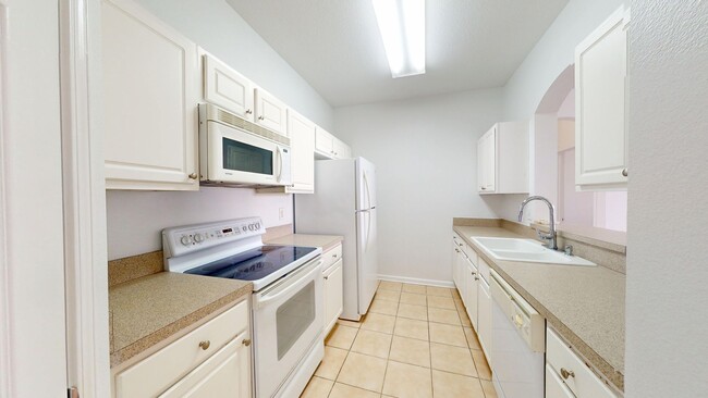 Building Photo - Beautifully updated 2 bed, 2 bath third-fl...