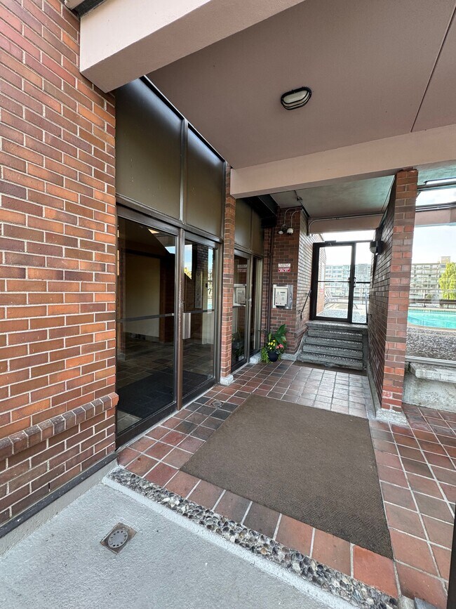 Foto del edificio - 2330 43rd Ave E