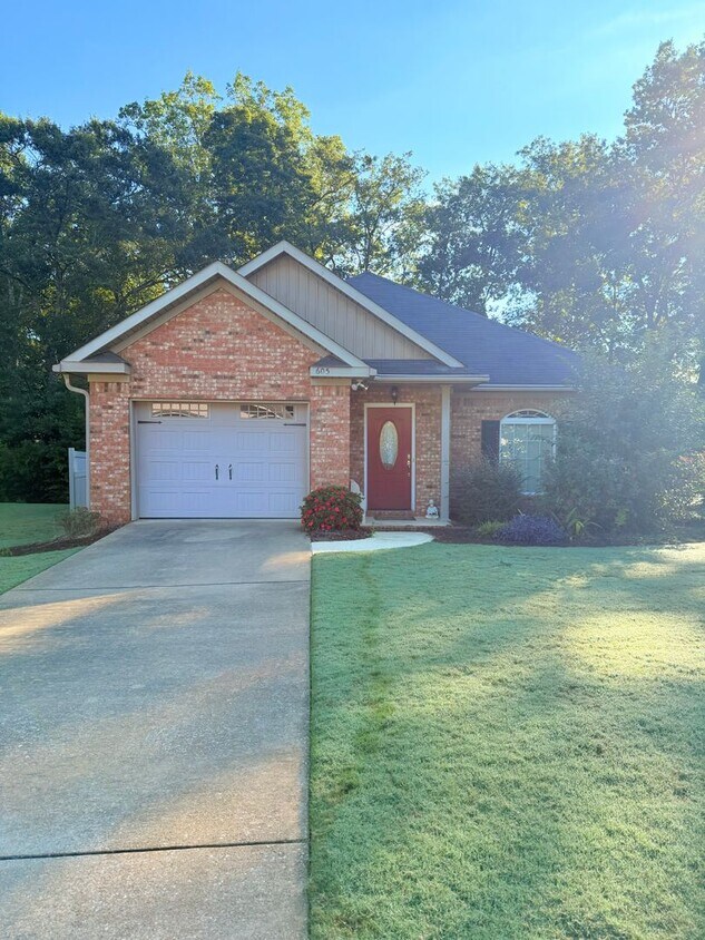 Primary Photo - Beautiful Home in Opelika