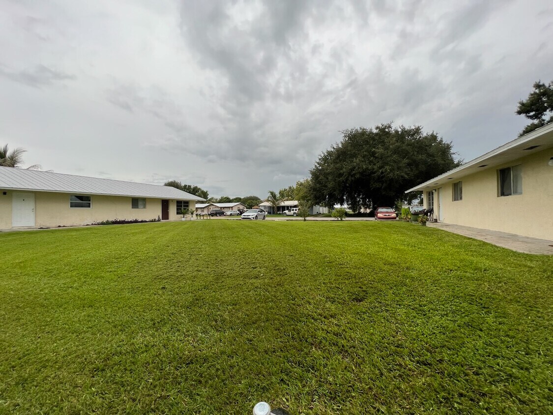 211 10th St NW Unit B, Moore Haven, FL 33471 Apartments in Moore
