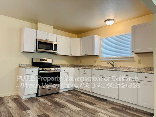 Foto del edificio - 569 Green Valley Rd