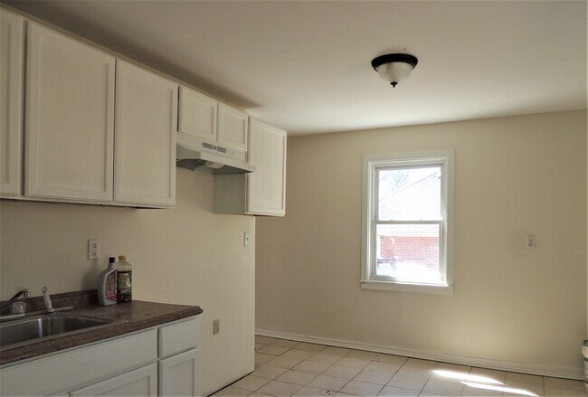 Building Photo - 171 Wake St