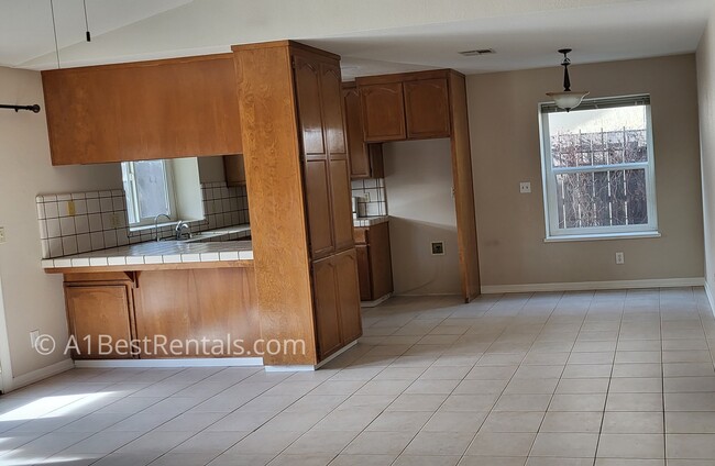 Building Photo - 2824 Finlandia Ave