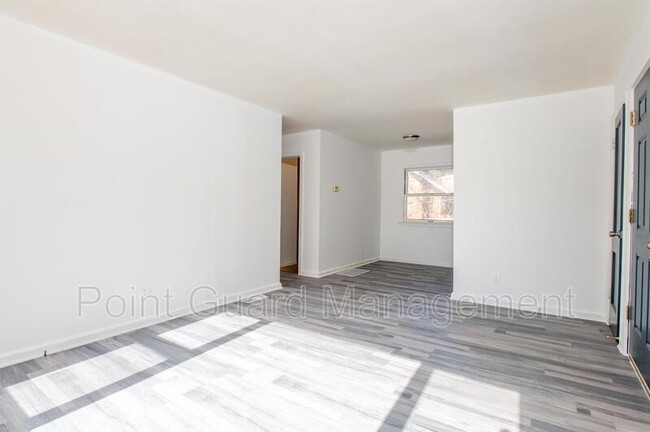 Building Photo - 3406 E Waterman St